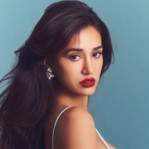 Disha Patani ने पानी में छवि के साथ बेशर्म और खूबसूरत लुक को मिलाया, जो बिल्कुल शानदार है