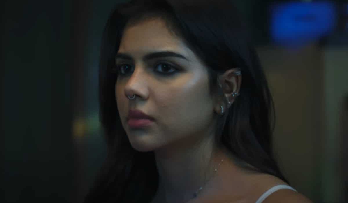 'Lokah: क्या कल्याणी प्रियदर्शन इस नसलन-स्टारर में एक वैम्पायर का किरदार निभाएंगी? कई लोग सोशल मीडिया पर सैंडी मास्टर के साथ एक मीडिया इंटरव्यू के कुछ अंश शेयर कर रहे हैं, जिसमें वह इस बहुप्रतीक्षित फिल्म और अपने किरदार के बारे में कुछ जानकारी साझा कर रहे हैं।'