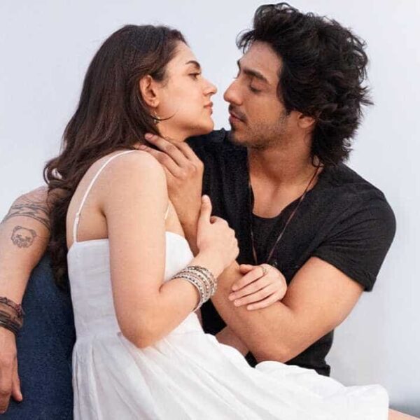 'Saiyaara Day 4: Ahaan-Aneet की फिल्म ने 100 करोड़ का आंकड़ा पार किया, Kesari 2 और Jaat को पछाड़ा'