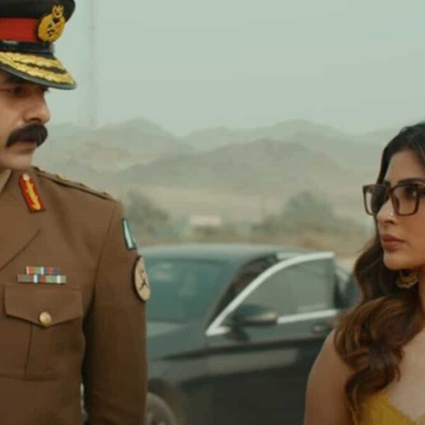 'Salakaar का ट्रेलर: मौनी रॉय और उनकी एआई चश्मा हैं असली ताकत'