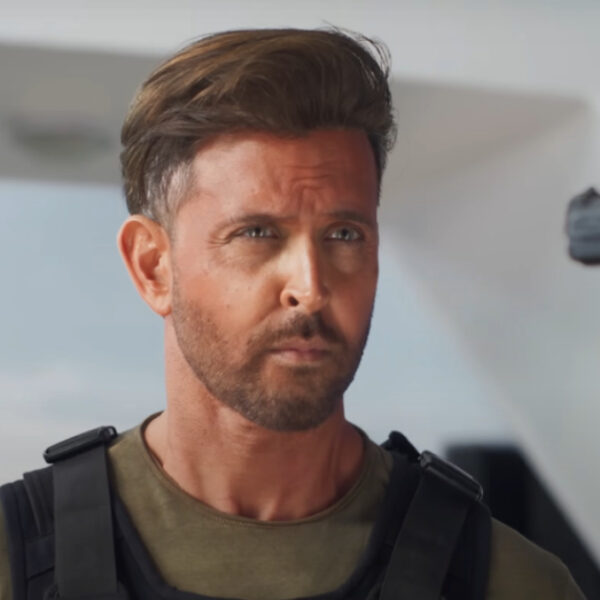 'War 2: Hrithik Roshan को मिले बड़े पैसों का फायदा, Jr NTR से 40% ज्यादा कमाई की संभावना [विशेष]'