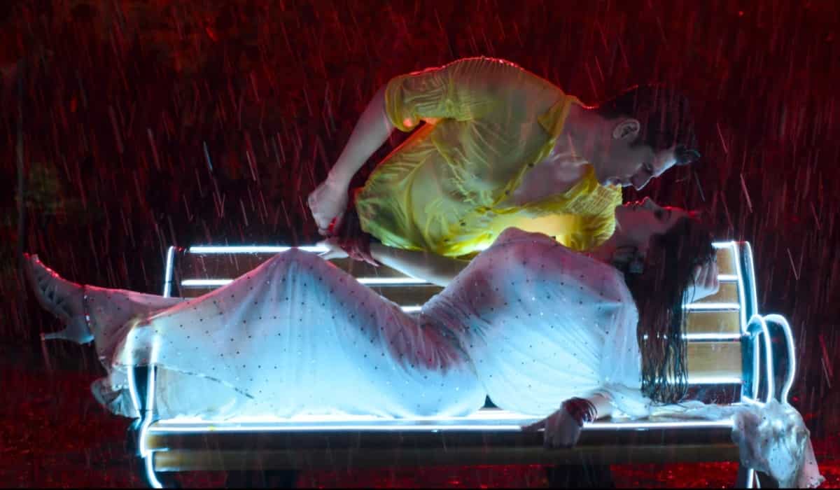 'Param Sundari गाना भिगी साड़ी रिलीज़ हुआ, जिसमें जान्हवी कपूर और सिद्धार्थ मल्होत्रा हैं'