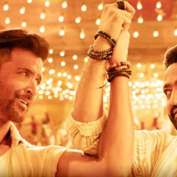 'War 2 गाने Janaab-E-Aali: माफ करना Hrithik Roshan, किसी भी दुनिया में मैं Jr NTR के साथ ‘Naacho Naacho’ करूंगा क्योंकि वो ऊर्जा बेमिसाल है! [राय]'