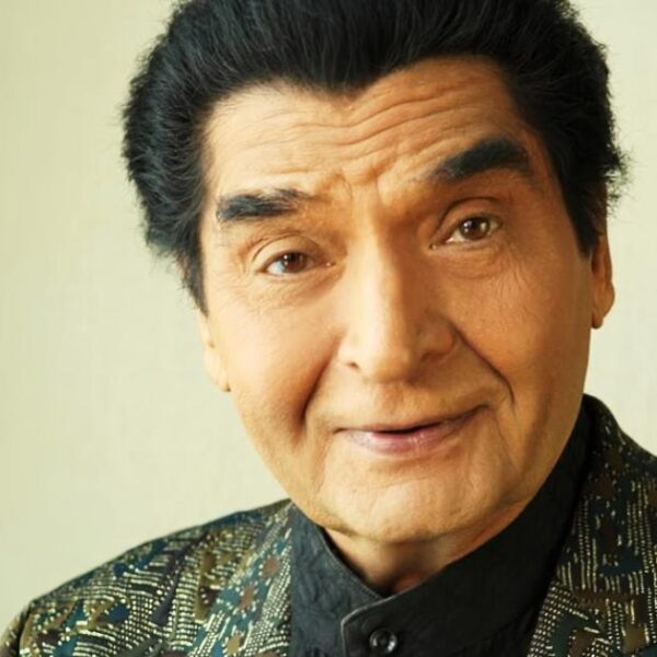 'Asrani का निधन: मशहूर Sholay अभिनेता की चुपचाप और बिना सितारों के अंतिम विदाई क्यों हुई? दिल को छू लेने वाली वजह सामने आई!'