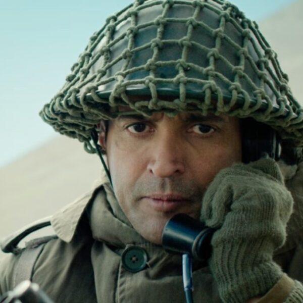 '120 Bahadur ट्रेलर समीक्षा: जब सैनिक कहते हैं, “यहीं लड़ेंगे, यहीं मरेंगे,” मैं सिर्फ युद्ध नायकों को लड़ते और जीतते देखना चाहता हूँ!'