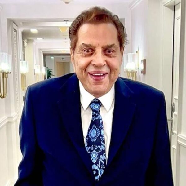 'धर्मेंद्र वेंटिलेटर पर? अफवाहें कहती हैं “गंभीर हालत” लेकिन सच ये है!'