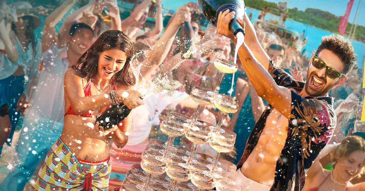 'Tu Meri Main Tera Main Tera Tu Meri X की समीक्षाएँ: दर्शकों ने कार्तिक आर्यन और अनन्या पांडे की रोमांटिक कॉमेडी को हंसी, गर्मजोशी और दिलकश सरप्राइज बताया'