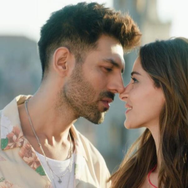 'तू मेरी मैं तेरा: हम दोनों फीट....'