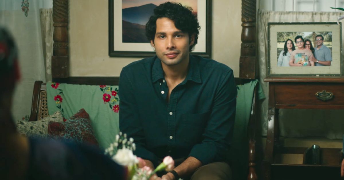 'Do Deewane Seher Mein का टीज़र रिव्यू: अरे सिद्धांत चतुर्वेदी और मृणाल ठाकुर – कृपया इश्क खूबसूरत बनाते रहो और हमें यकीन दिलाओ कि अधूरी प्रेम कहानियाँ भी परफेक्ट हैं!'