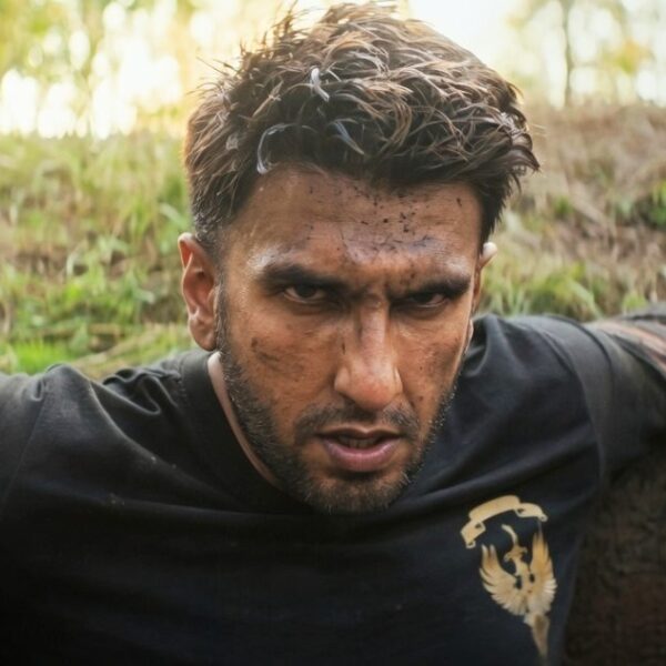 'धुरंधर 2 का ओटीटी रिव्यू: भारतीय स्ट्रीमिंग छोड़ने के बावजूद, रणवीर सिंह की फिल्म पाकिस्तान और यूएई में पहले स्थान पर, नेटफ्लिक्स पर 17 देशों में ट्रेंड कर रही है!'
